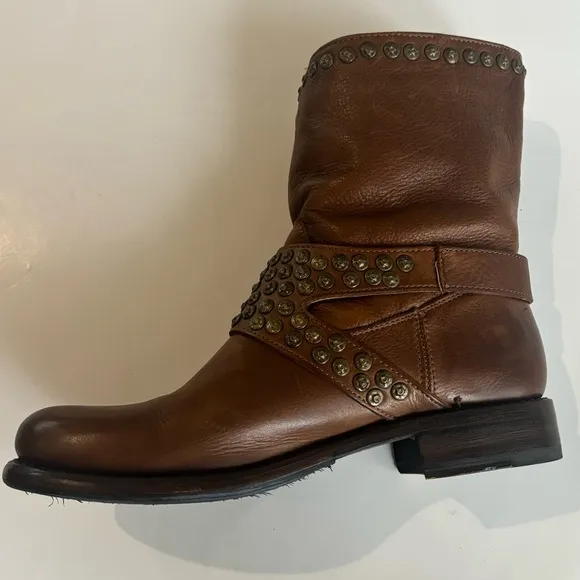 ❤️ 10 HTF Frye RARE Women’s Jenna Studded short moto boot Cognac BROWN leather