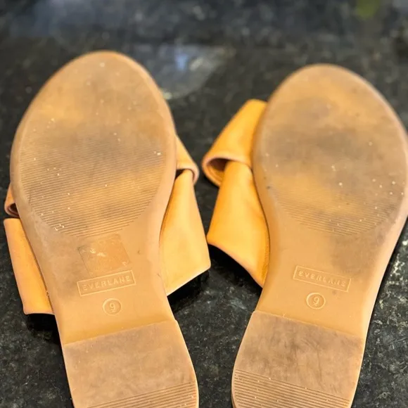 🇮🇹  Everlane The Day Crossover Sandal