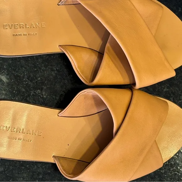 🇮🇹  Everlane The Day Crossover Sandal
