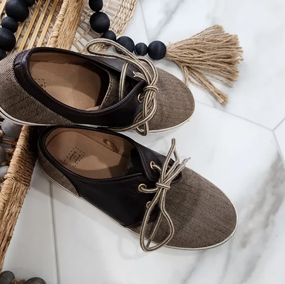 [ JANIE AND JACK] boys size 3,brown leather/ herringbone print lace up shoe.