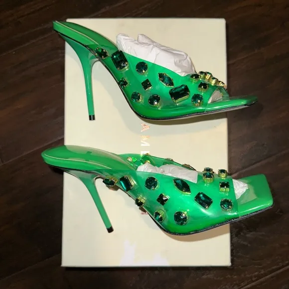💚 NIB! Good American Jeweled Sandals