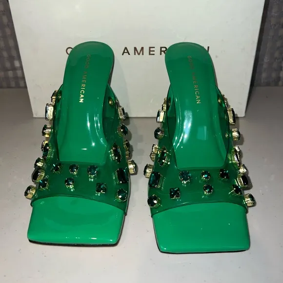 💚 NIB! Good American Jeweled Sandals