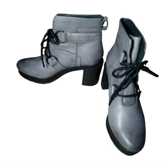 10 Sorel gray boots with a heel
