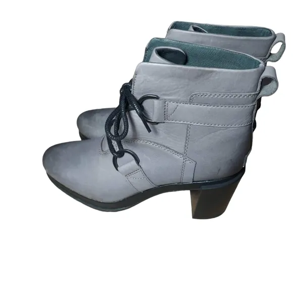 10 Sorel gray boots with a heel