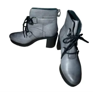 10 Sorel gray boots with a heel