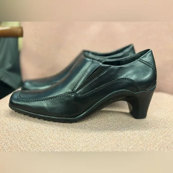 A2 by Aerosoles Black ankle boots 8M 2 3/4&quot;