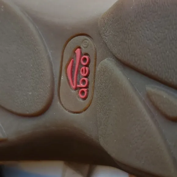 Abeo Tan Leather Adjustable Strappy with Velcro Nora Sandles 10 Narrow