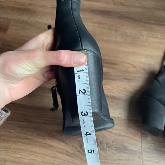 ACNE Studios Pistol Ankle Boots Black Leather Size 37 Size 7