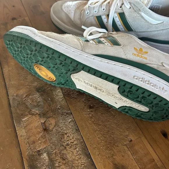 Adidas 9.5 Women’s Shoes