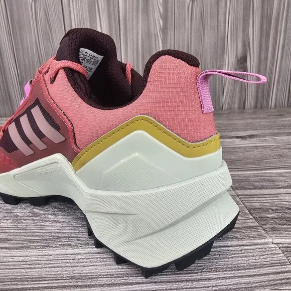 Adidas Terrex Swift R3 Gore-TEX - Red/Wonder Oxide/ Lilac - Women's Size 8.5 NEW