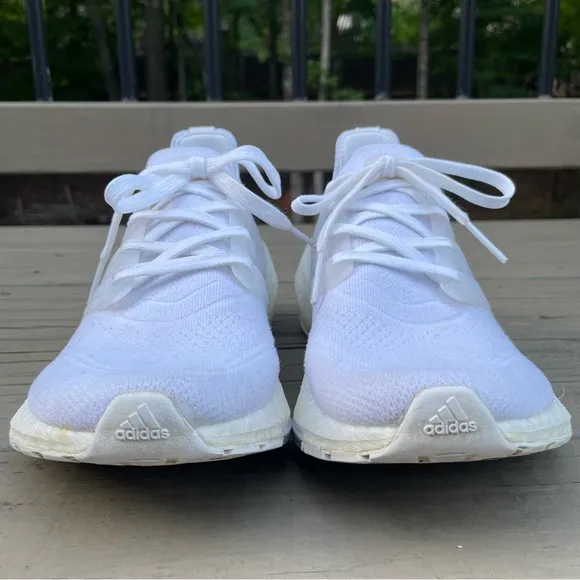Adidas Ultraboost 21 shoes in Cloud White · Grey Three size 7