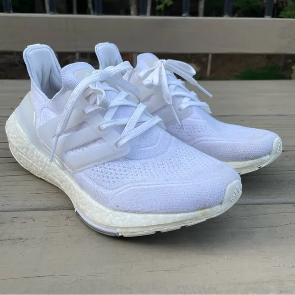 Adidas Ultraboost 21 shoes in Cloud White · Grey Three size 7