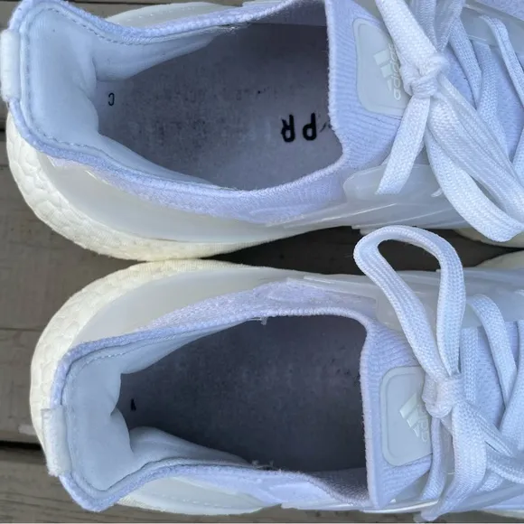 Adidas Ultraboost 21 shoes in Cloud White · Grey Three size 7