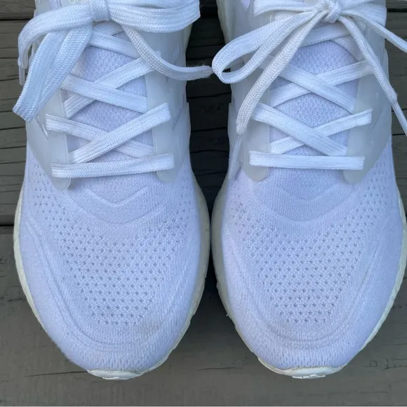 Adidas Ultraboost 21 shoes in Cloud White · Grey Three size 7