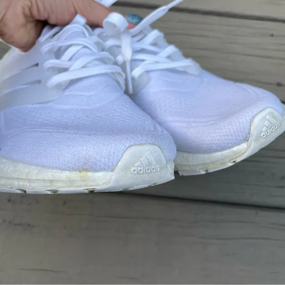 Adidas Ultraboost 21 shoes in Cloud White · Grey Three size 7