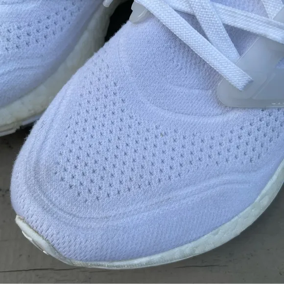 Adidas Ultraboost 21 shoes in Cloud White · Grey Three size 7
