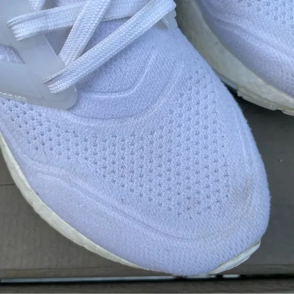 Adidas Ultraboost 21 shoes in Cloud White · Grey Three size 7