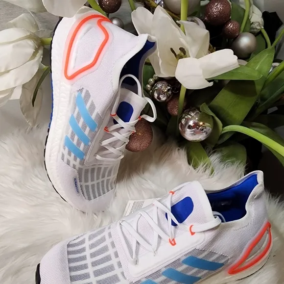 ADIDAS Women  Ultraboost Summer.rdy Sneaker -Size8.5 new