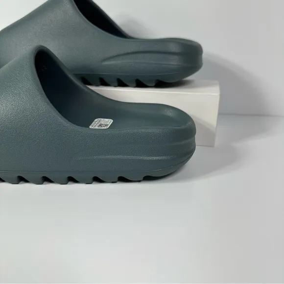 ADIDAS YEEZY SLIDES SLATE MARINE MENS SHOES SIZE 10 SLIP ON KANYE WEST BLUE GRAY