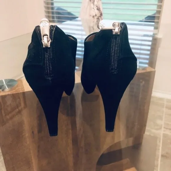 Adrienne Vittadini Ankle Boots Suede Leather Black Booties Size 9.5M New in Box