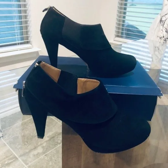 Adrienne Vittadini Ankle Boots Suede Leather Black Booties Size 9.5M New in Box