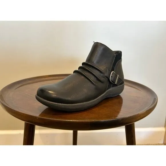 Aetrex Boots Luna Black Leather Womens 37 or 6 6.5 NWT $150
