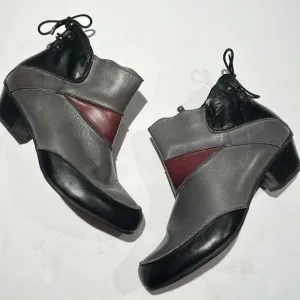 Aetrex leather Booties Size 9. B63