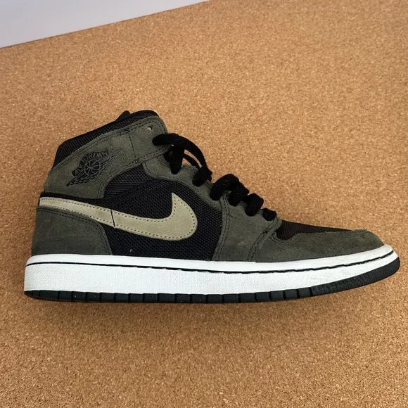 Air Jordan 1 Mid 'Military Olive' BQ6472-030 Women's Size 6 Sneakers