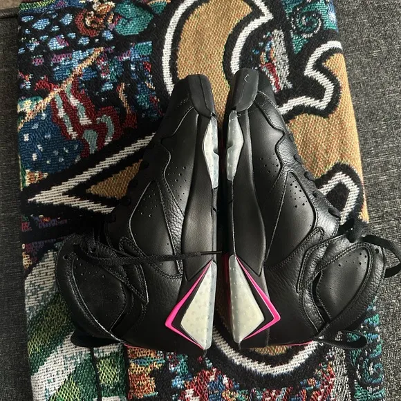 Air Jordan 7 Black and Pink Sneakers (GS)