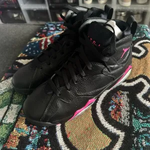 Air Jordan 7 Black and Pink Sneakers (GS)