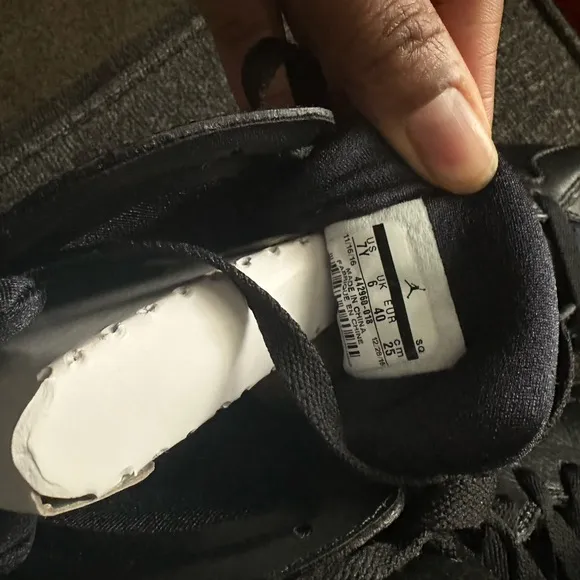 Air Jordan 7 Black and Pink Sneakers (GS)