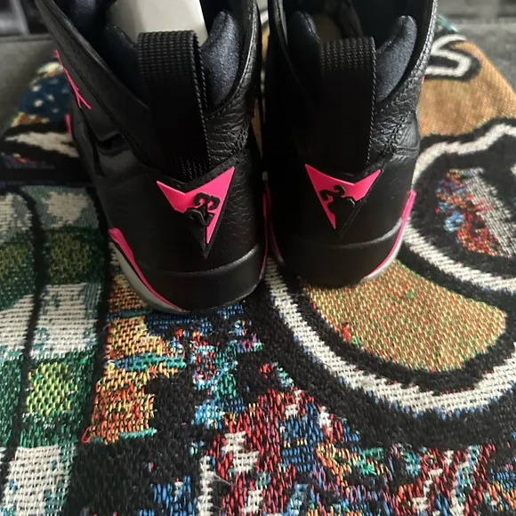 Air Jordan 7 Black and Pink Sneakers (GS)