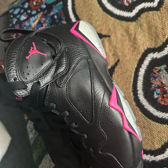 Air Jordan 7 Black and Pink Sneakers (GS)