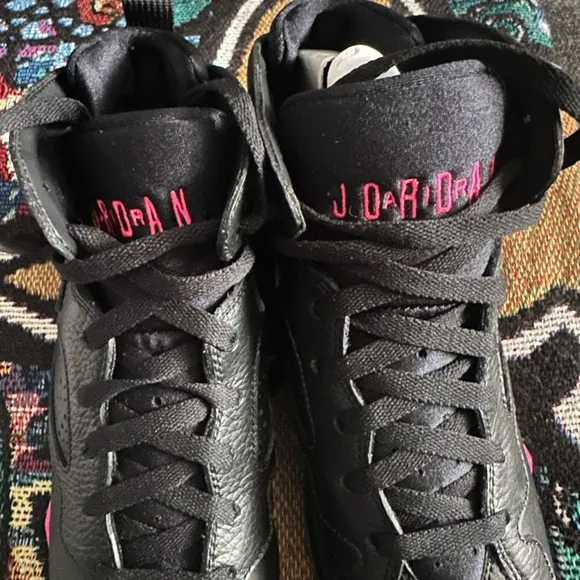 Air Jordan 7 Black and Pink Sneakers (GS)