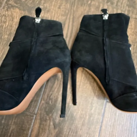 Alaia Black Ankle Boots with Suede and pearl Detail. Size 37