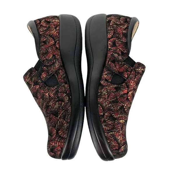 Alegria PAITYN Red and Gold Metallic Fan Print Clogs Size 37 Comfort Shoes