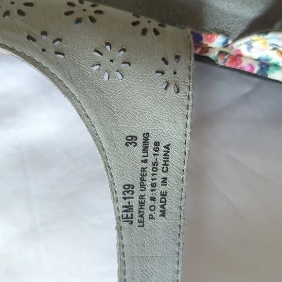 Algeria Jemma Perennial Women's size 39 shoes. Gently used. Excellent condition.