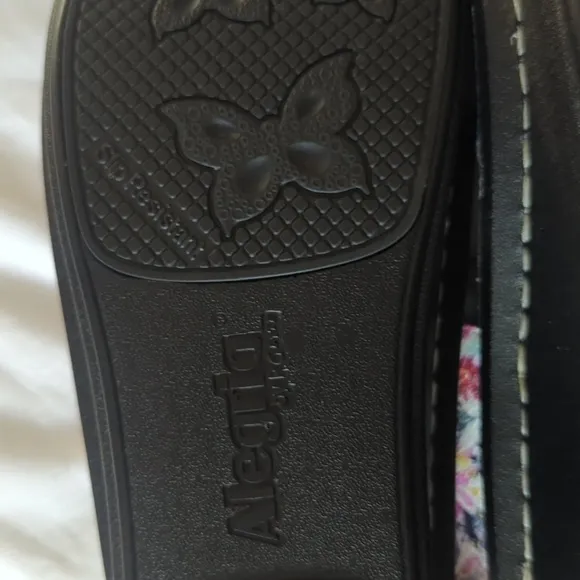 Algeria Jemma Perennial Women's size 39 shoes. Gently used. Excellent condition.
