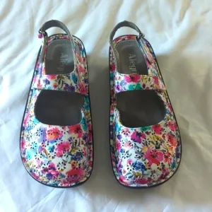 Algeria Jemma Perennial Women's size 39 shoes. Gently used. Excellent condition.