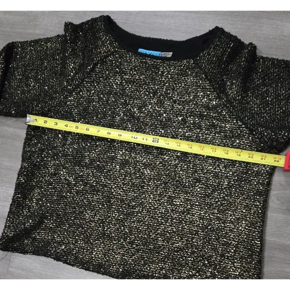 Alice   Olivia Metallic Gold Black Wool Blend Tweed Boxy Sweater Size Medium