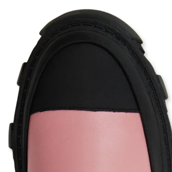 All-vegan Chelsea Boots