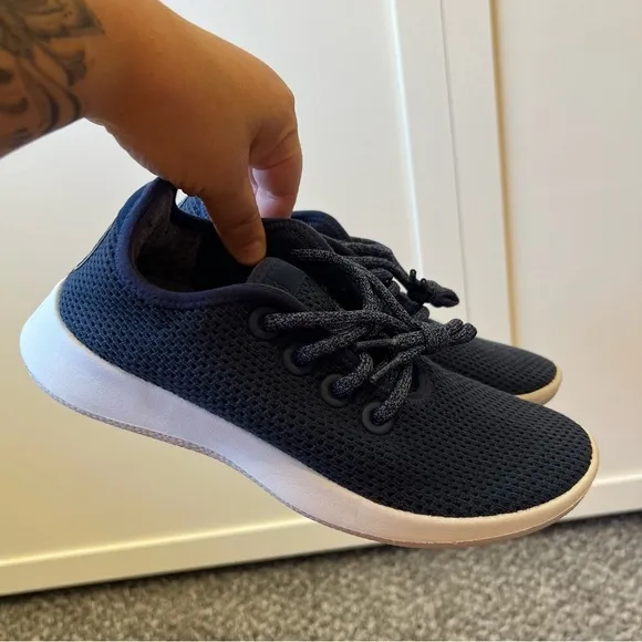 Allbirds Women’s Tree Runner Marine‎ Blue Knit Sneakers Size 6