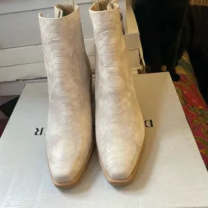 ANKLE BOOTS NWB