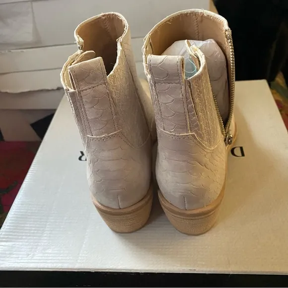 ANKLE BOOTS NWB