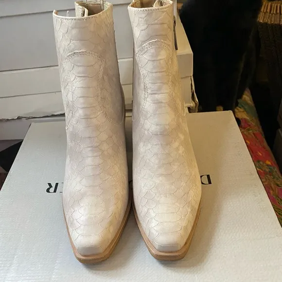 ANKLE BOOTS NWB