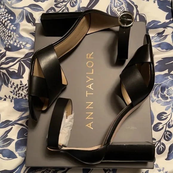 Ann Taylor Liya Leather Block Heel Sandals Shoes 458335