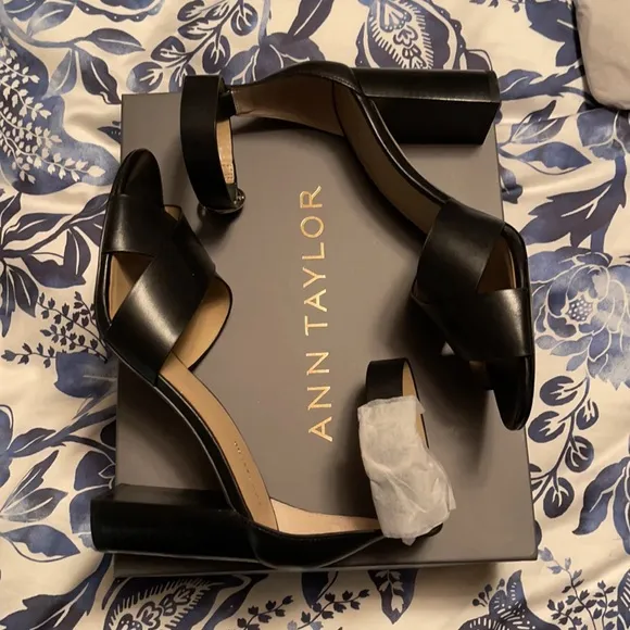 Ann Taylor Liya Leather Block Heel Sandals Shoes 458335
