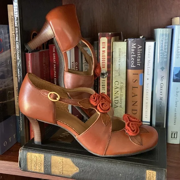 Anthropologie Miss Albright Bouquet of Roses Heels Women's Size 6.5