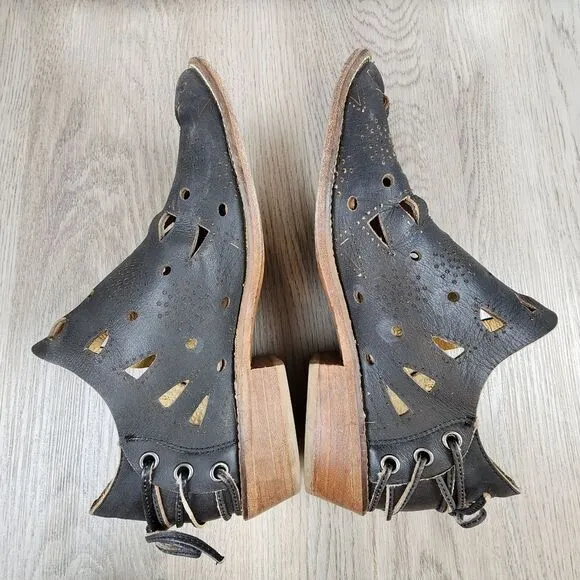 Anthropology Musse &amp; Cloud Coolise Laser Cut Ankle Boots Size 8