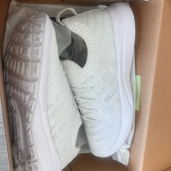 APL TECHLOOM Wave Youth Running Shoes Size 3 white/white